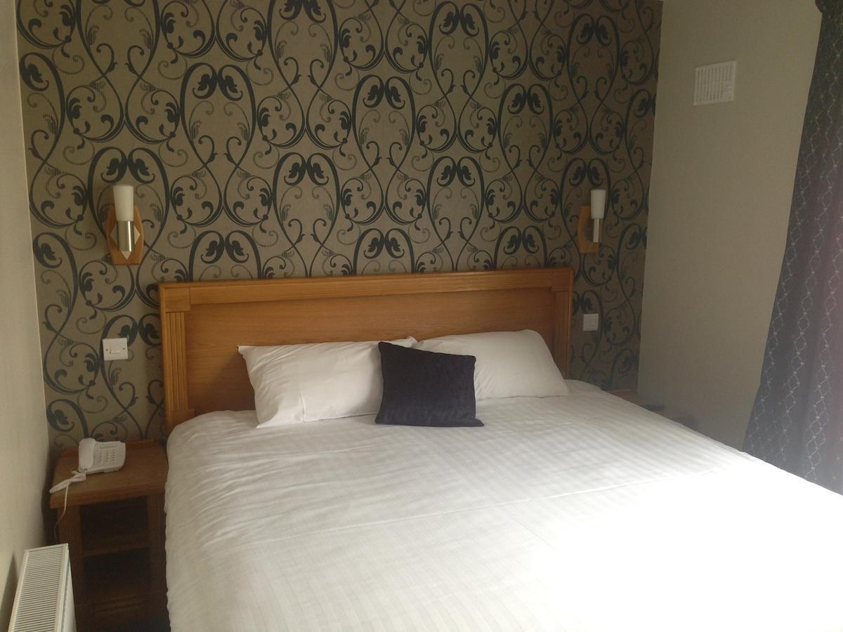 Creighton Hotel Clones Bilik gambar